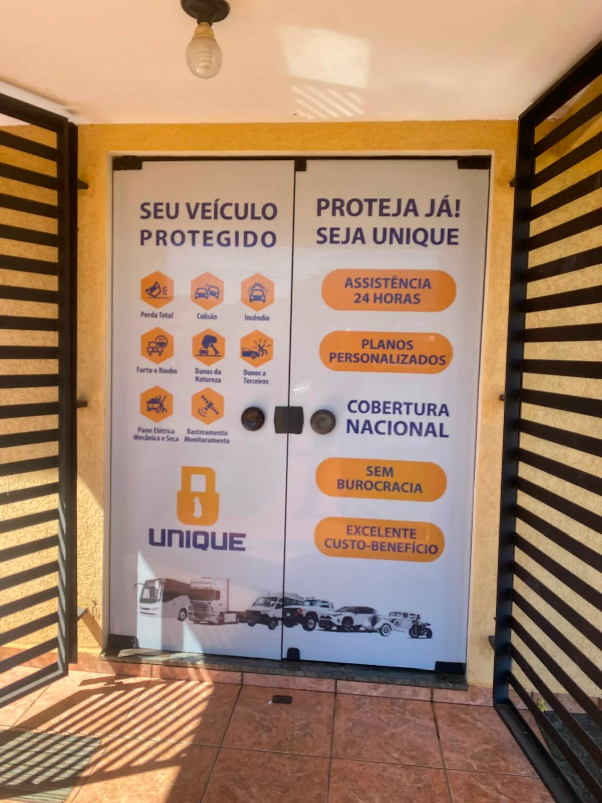 Adesivo de porta da Unique